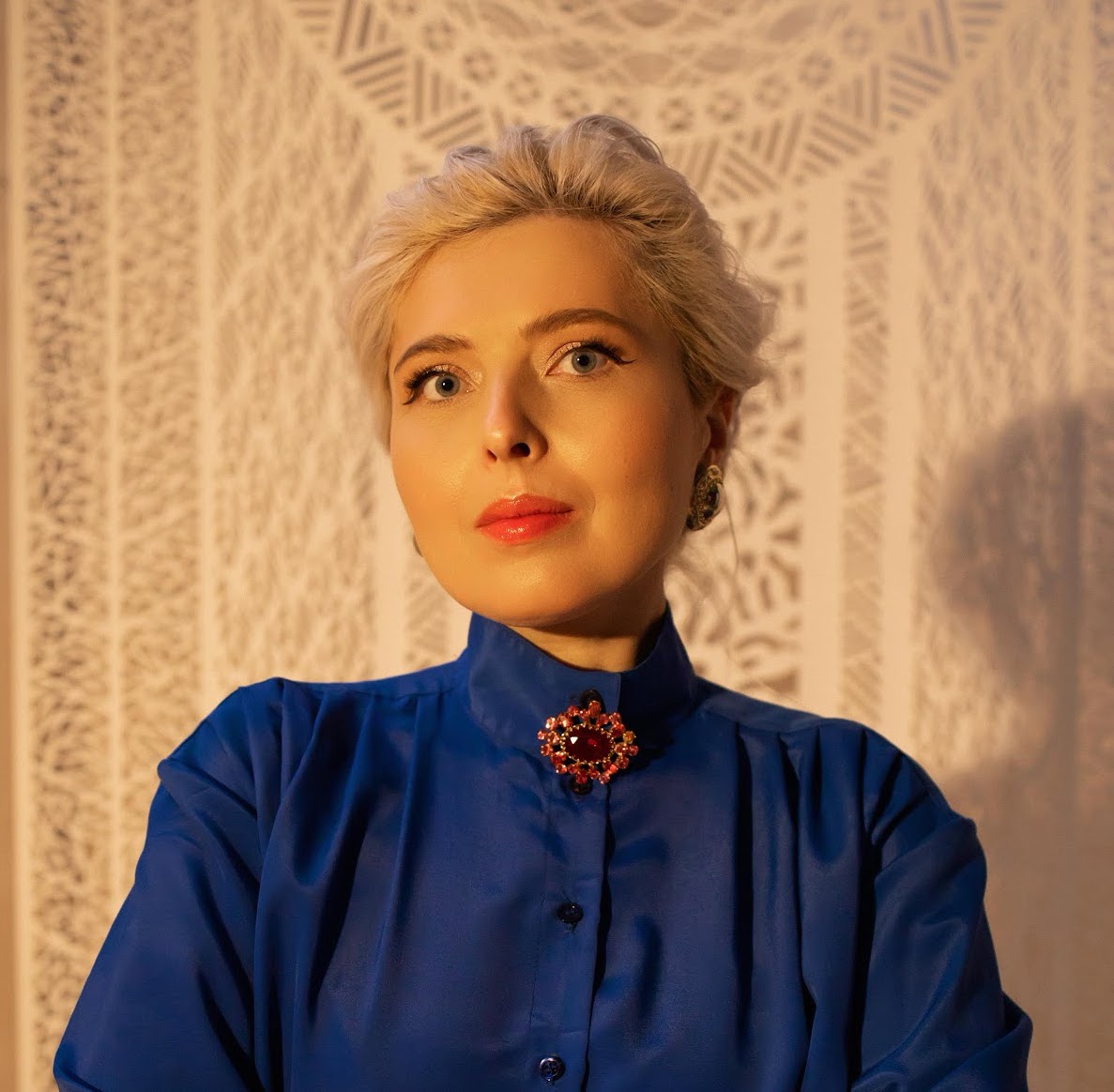 Портрет митця Дарія Альошкіна, який працює у стилі paper artist (Львів, Україна) Фото 1 з 1.